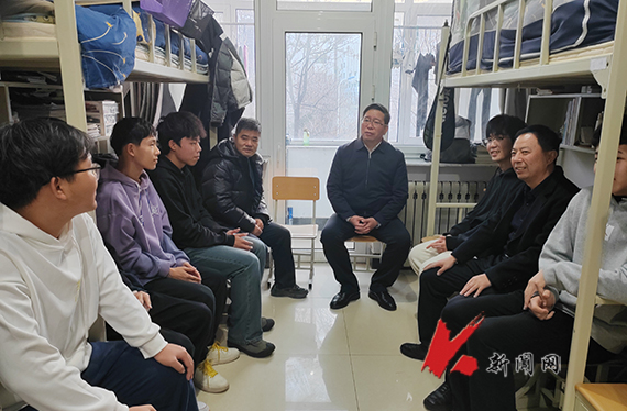 九游在线官网_九游（中国）校长胡军深入对接寝室走访慰问